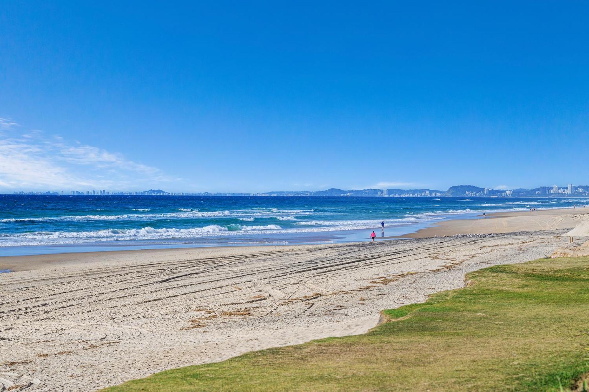 Holiday home Beachfront Beauty! *